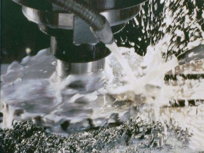 超美力潤滑油告訴您如何解決金屬切削液的泡沫問題